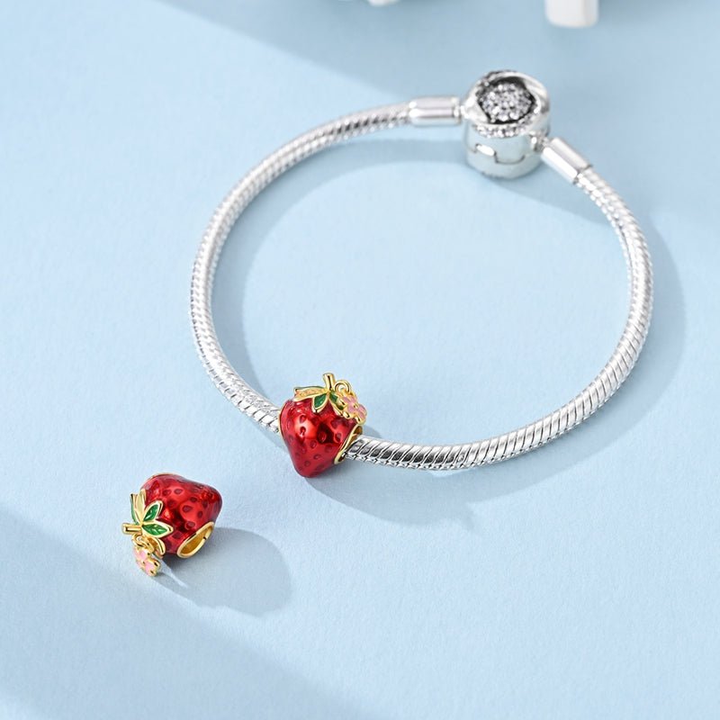 Modenzastore Golden Strawberry Bloom Charm